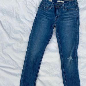 711 skinny levi’s